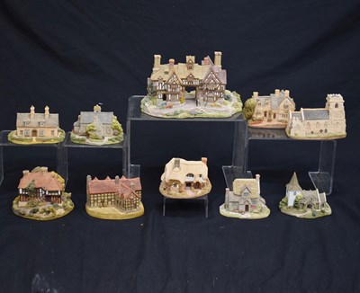 Lot 372 - Lilliput Lane - Collection of models, Kings Arms, etc
