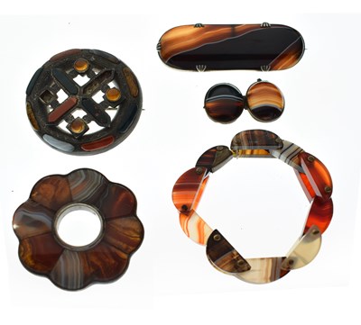 Lot 76 - Collection of agate and hardstone jewellery