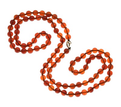 Lot 86 - Amber beaded necklace