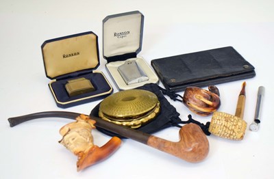 Lot 412 - Collection of smoking related items
