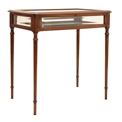 Lot 776 - 20th century mahogany bijouterie / vitrine table