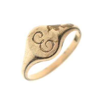 Lot 51 - Yellow metal signet ring