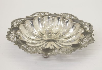 Lot 319 - Edward VII silver bowl with pierced and foliate scroll decoration