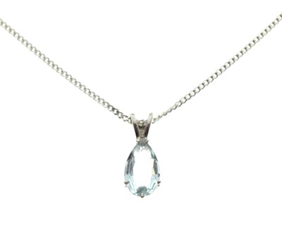 Lot 42 - 9ct white gold and aquamarine pendant