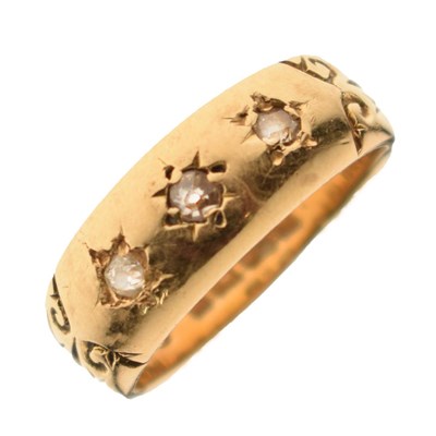 Lot 7 - Early 20th century 18ct gold three stone diamond ring