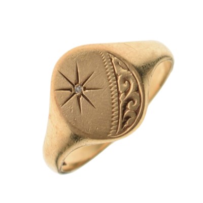 Lot 50 - 9ct gold signet ring
