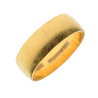 Lot 59 - 22ct yellow gold wedding band