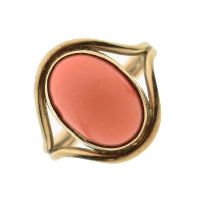 Lot 30 - Coral 9ct yellow gold ring