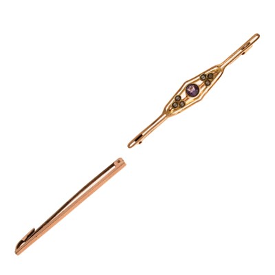 Lot 82 - Amethyst and seed pearl 15ct yellow metal brooch, together with a 9ct yellow metal tie pin