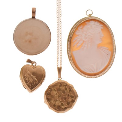 Lot 82 - Small group of pendants etc