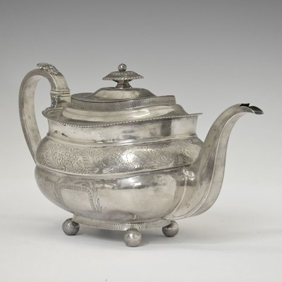 Lot 337 - George III silver teapot