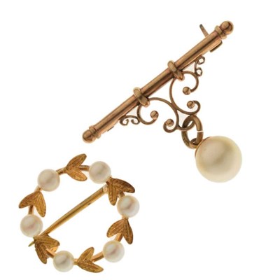 Lot 81 - 9ct gold cultured pearl wreath brooch