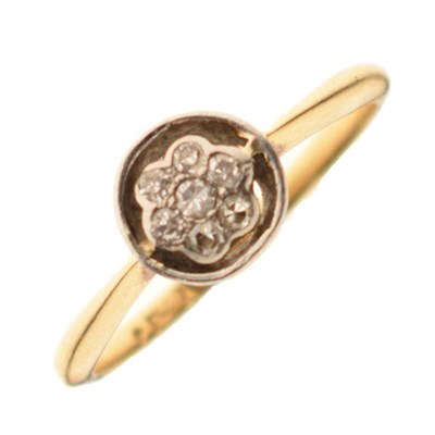 Lot 13 - Early 20th century diamond cluster ring, stamped '18ct'