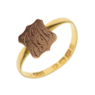 Lot 45 - Victorian yellow metal wedding band (a/f)
