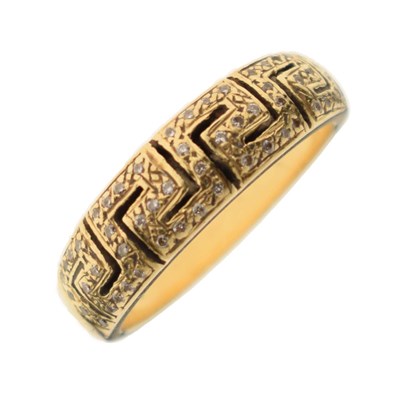 Lot 10 - Diamond yellow metal 'Greek Key' ring