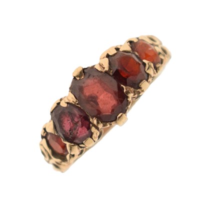 Lot 38 - Garnet five-stone yellow metal ring (a/f)