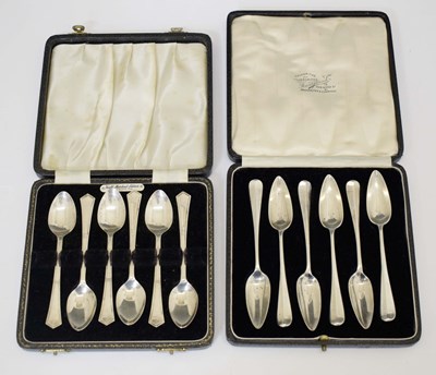 Lot 289 - George V cased set of silver grapefruit spoons