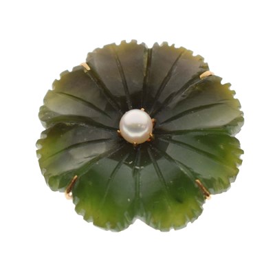 Lot 74 - Chinese yellow metal spinach (nephrite) jade and pearl pendant brooch
