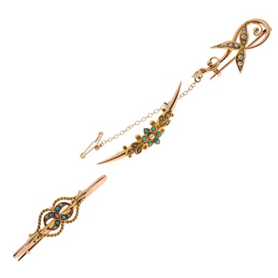 Lot 71 - Three late Victorian or Edwardian bar brooches