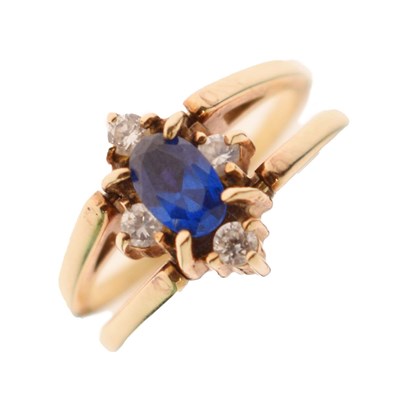 Lot 22 - Continental yellow metal (585) reversible 'Day & Night' ring