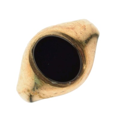 Lot 56 - 9ct gold black onyx signet ring