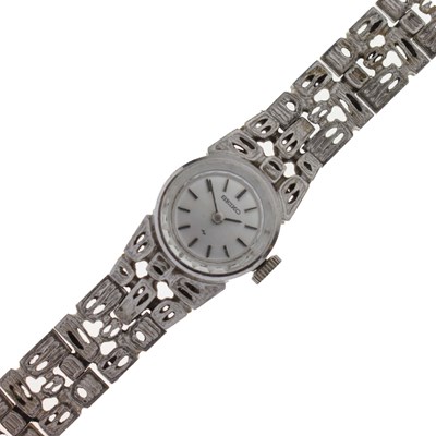 Lot 192 - Seiko - Lady's Modernist style bracelet watch, ref. 11-0549