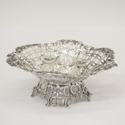 Lot 209 - Victorian silver bonbon dish with pierced decoration