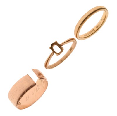 Lot 46 - Three 9ct gold rings