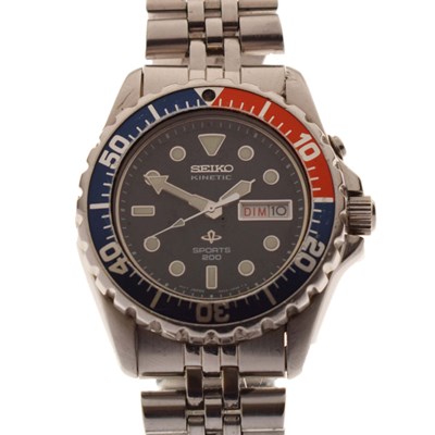 Lot 180 - Seiko - Kinetic Sports 200 stainless steel bracelet watch, ref. 5M43-0A40