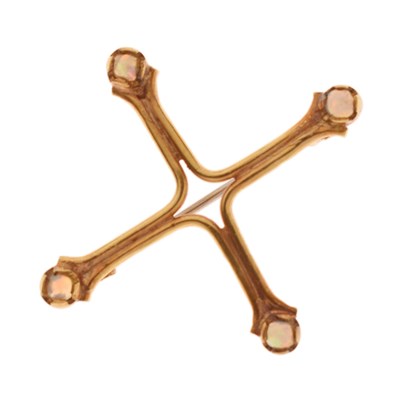 Lot 60 - 18ct gold opal set brooch