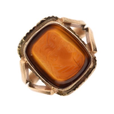 Lot 54 - Egyptian hardstone cameo ring