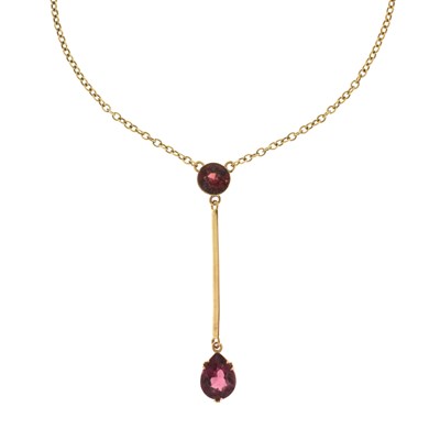 Lot 64 - Edwardian rubelite tourmaline and rhodolite garnet 9ct yellow gold pendant necklace