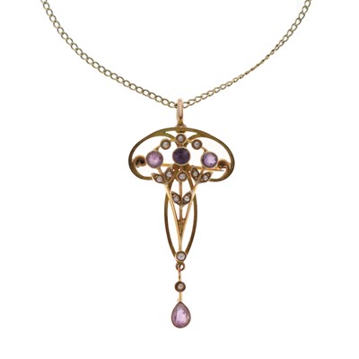 Lot 94 - Edwardian amethyst and seed pearl yellow metal pendant brooch