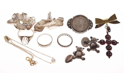 Lot 161 - Assorted silver and other jewellery