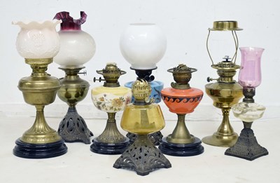 Lot 476 - Collection of oil lamps and shades