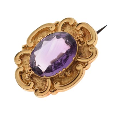 Lot 77 - Victorian or Edwardian amethyst and unmarked yellow metal brooch