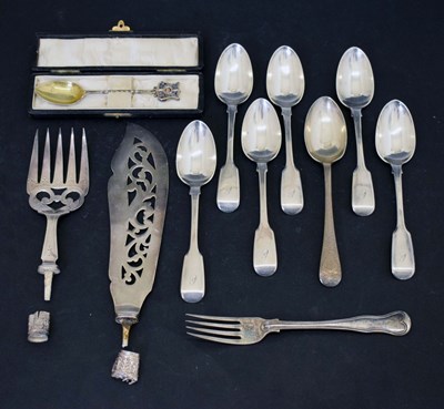Lot 282 - Collection of assorted silver flatware to include a set of Victorian teaspoons, etc