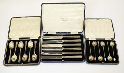 Lot 291 - George V cased teaspoons, demi tasse coffee spoons and tea knives