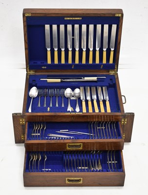 Lot 487 - Mid 20th century oak-cased canteen of Old English pattern silver plated flatware