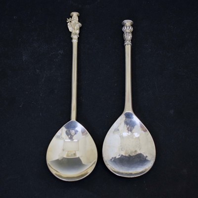 Lot 271 - Edward VII silver seal top spoon, together with an Elizabeth II Saint Matthias Apostle spoon