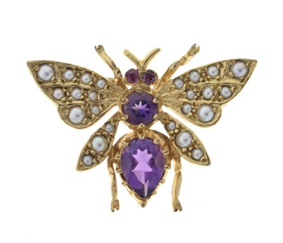 Lot 62 - Victorian-style 9ct gold butterfly brooch
