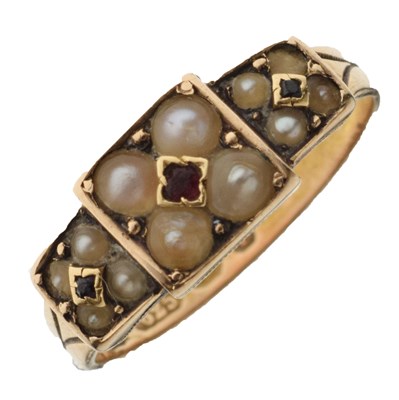 Lot 24 - Victorian garnet and seed pearl 15ct gold ring