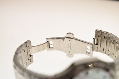 Lot 123 - Concord - Saratoga diamond-set stainless steel bracelet watch, ref. 14.C2.1894