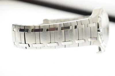 Lot 123 - Concord - Saratoga diamond-set stainless steel bracelet watch, ref. 14.C2.1894