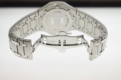 Lot 123 - Concord - Saratoga diamond-set stainless steel bracelet watch, ref. 14.C2.1894