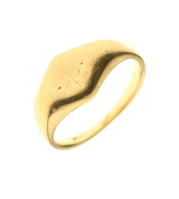 Lot 42 - Yellow metal signet ring