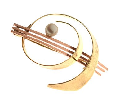 Lot 65 - Modernist 9ct two-colour gold brooch
