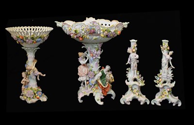 Lot 578 - Early 20th century Sitzendorf porcelain table centre