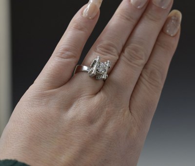 Lot 15 - Marco Oldani for John Rasmussen - Diamond 18ct white gold ring