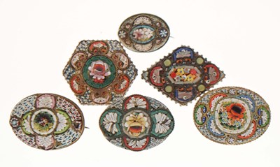Lot 101 - A collection of six micromosaic brooches